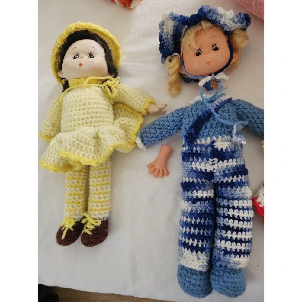Vintage Handmade Crocheted Dolls Lot of 7+ Accessories Hong Kong Yarn Dolls READ